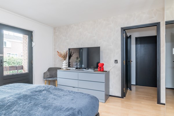 Foto - Te koop: Dr. Calsstraat 48 Landgraaf Instapklare uitstekend onderhouden geschakelde 2 kap woning in Schaesberg